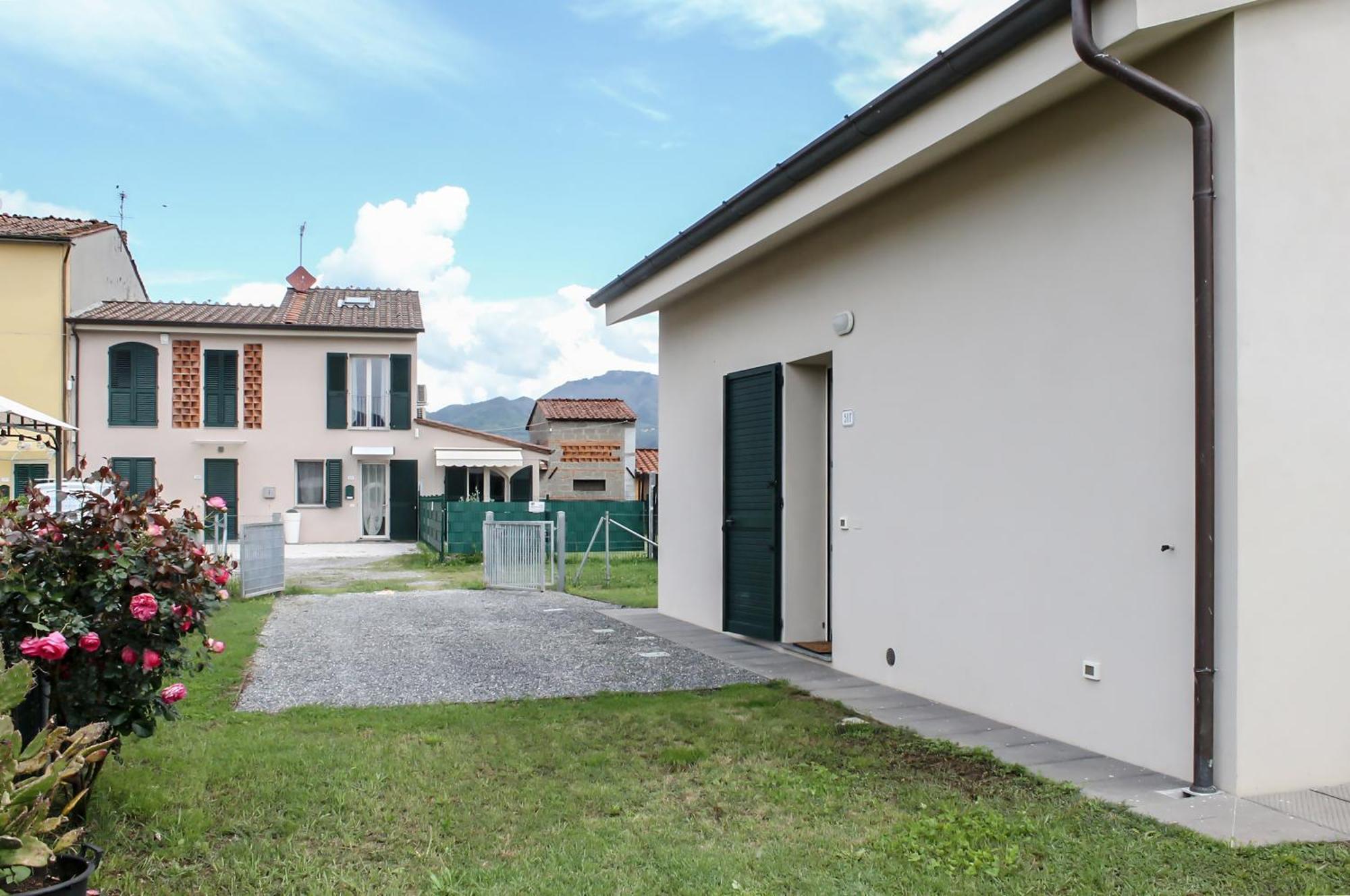 Modern Home With Private Parking Near The Station! Lucca Exteriör bild